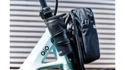 QIO Trinkflaschenhalter Bottle Cage 11 QIO Trinkflaschenhalter Bottle Cage -Ursus-Shop 08199796 QIO Trinkflaschenhalter Bottle Cage 5 jpg 1280x1280